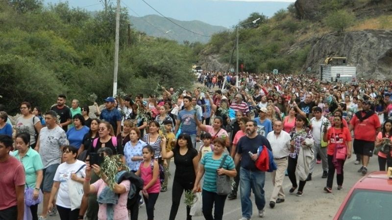 Una multitud peregrinó a la Gruta en el inicio de la Semana Santa