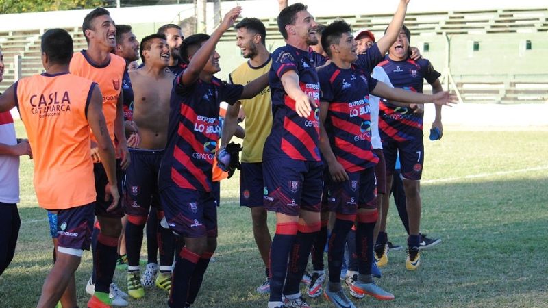 El “Santo” lo remontó, ganó y sigue en el Federal “A”