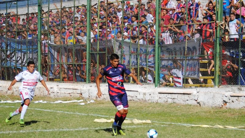 El “Santo” lo remontó, ganó y sigue en el Federal “A”