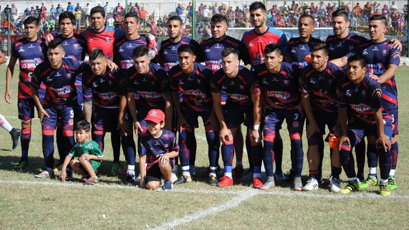 El “Santo” lo remontó, ganó y sigue en el Federal “A”