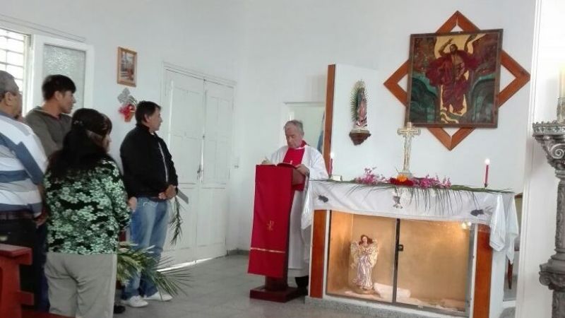 Domingo de Ramos en la capilla del cementerio