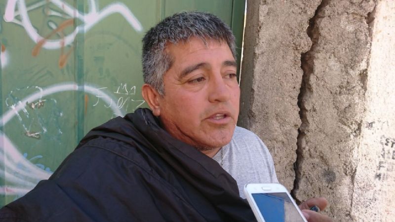 Hinchas de Villa Cubas piden la renuncia de Russo con un piquete