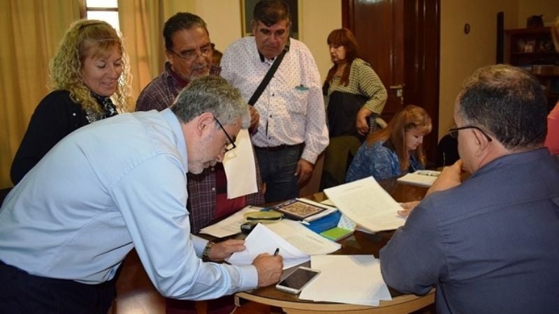 Detalles del acuerdo entre gremios docentes y el Gobierno