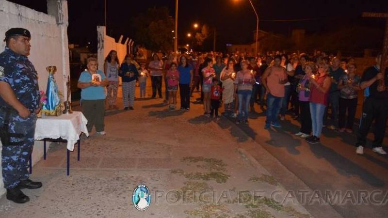 Policías realizaron un Via Crucis Viviente