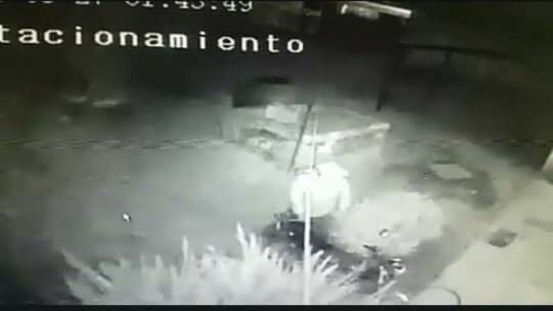 Le robaron la moto mientras cuidaba a su hijo enfermo