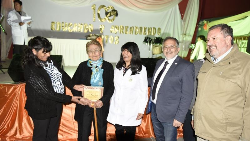 Emotivo acto por el Centenario de la Escuela de Los Nacimientos