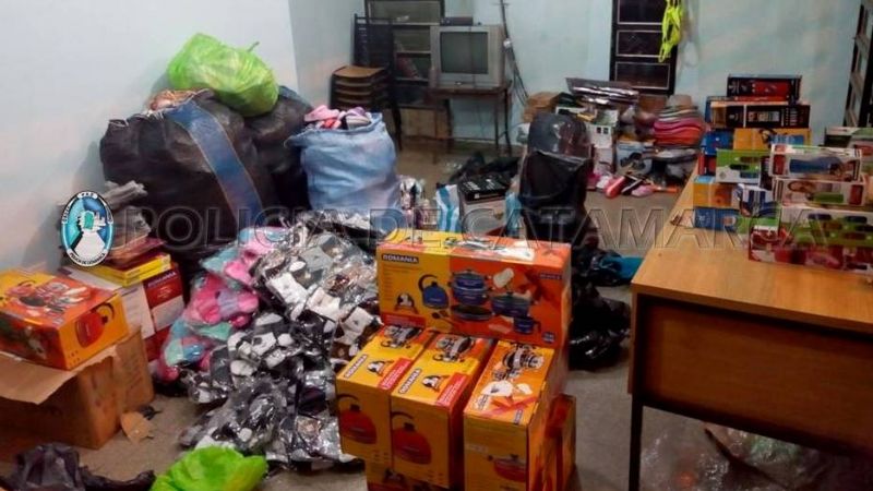 Descubren que cuatro autos llevaban mercadería ilegal