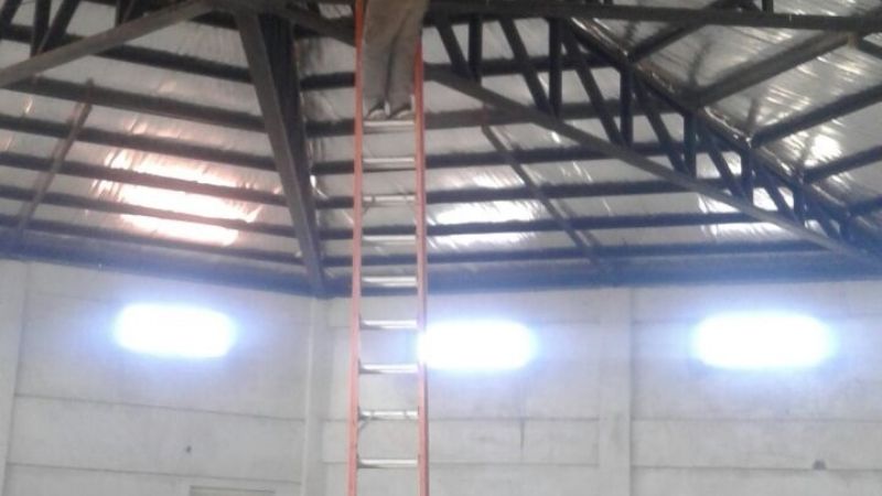 Cambian luminarias en capilla del barrio Achachay