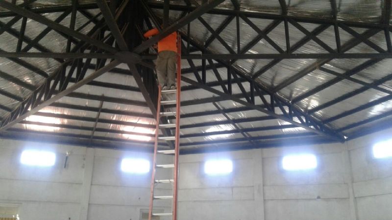 Cambian luminarias en capilla del barrio Achachay