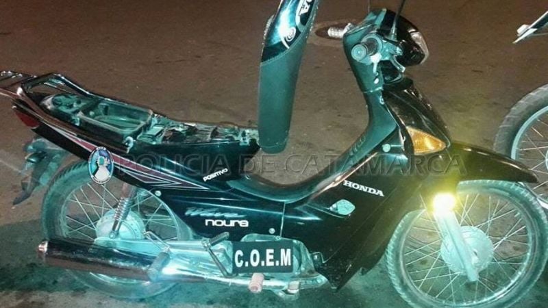 Aprehenden a dos jóvenes y secuestran una moto robada en 2011
