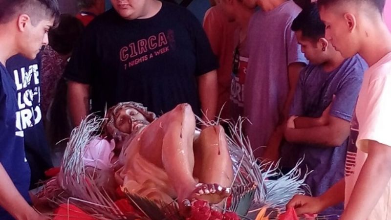 Se realizó el Vía Crucis  en el cementerio municipal