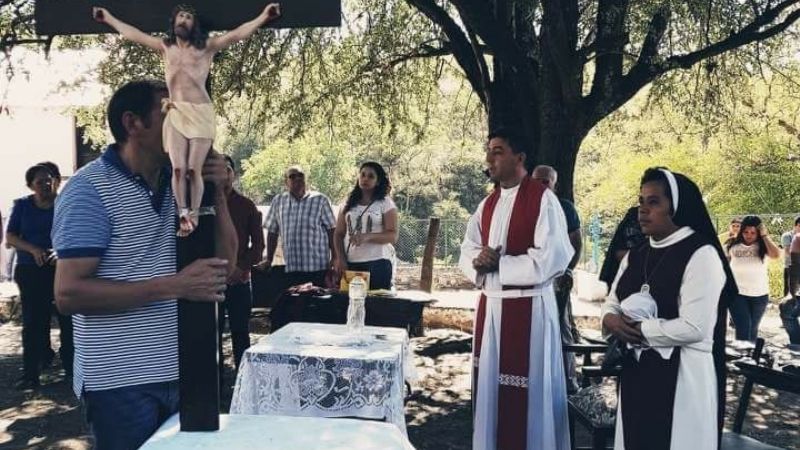 Viernes Santo: Peregrinación y Vía Crucis en Alto del Rosario