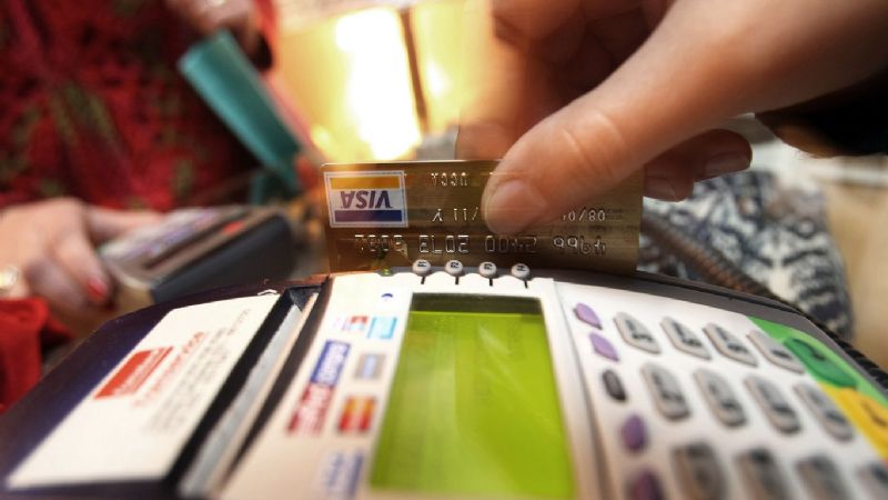 Desde mañana, todos los comercios deben aceptar tarjeta de débito