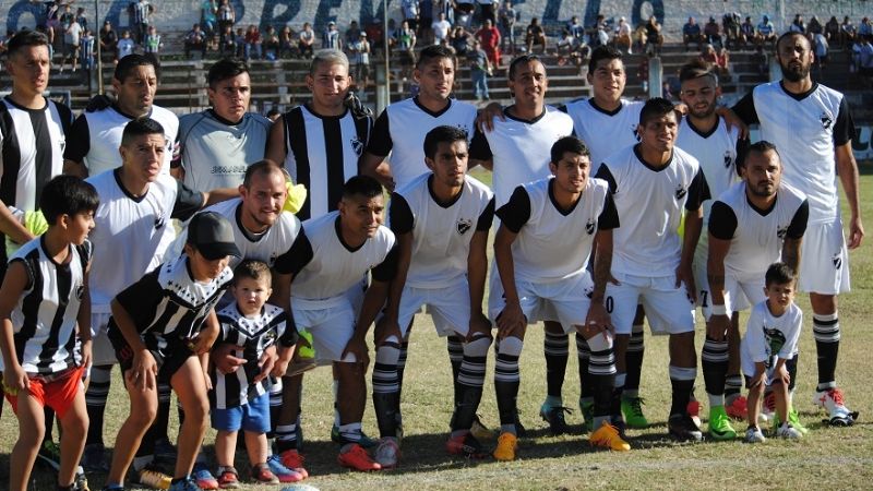 En la Vigilia, Newbery dejó a San Martín sin resurrección