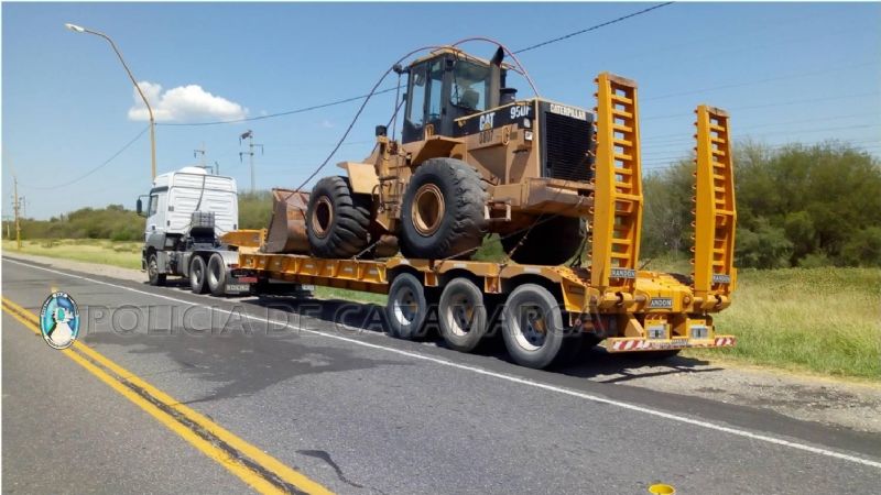 Secuestran un camión y una máquina excavadora