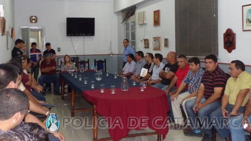 Policías analizaron el incremento salarial