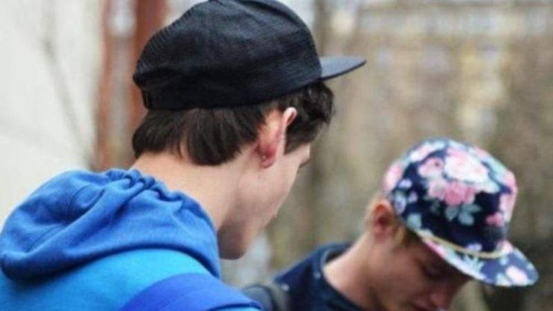 Concejal quiere castigar el uso de gorras y capuchas para combatir el delito