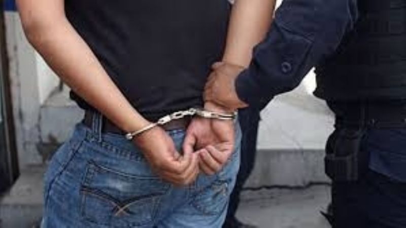 Golpeó a su anciana abuela