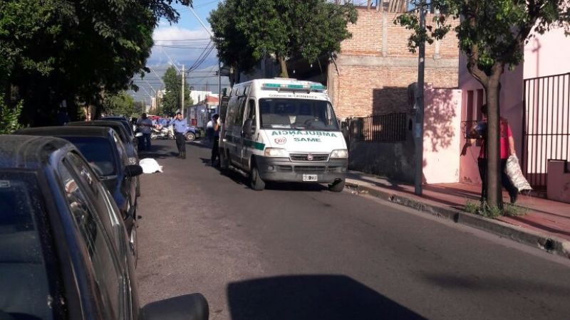 Murió un hombre en plena calle