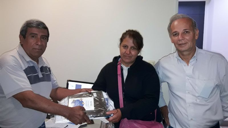 UATRE entrega guardapolvos a sus afiliados