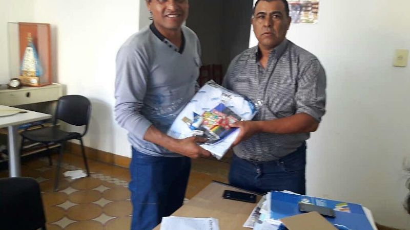 UATRE entrega guardapolvos a sus afiliados