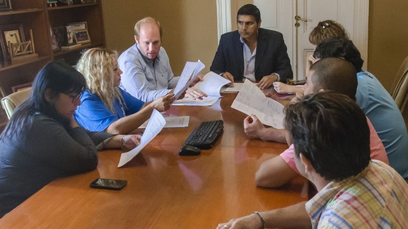 El municipio y el SOEM rubricaron el acuerdo de mejoras laborales