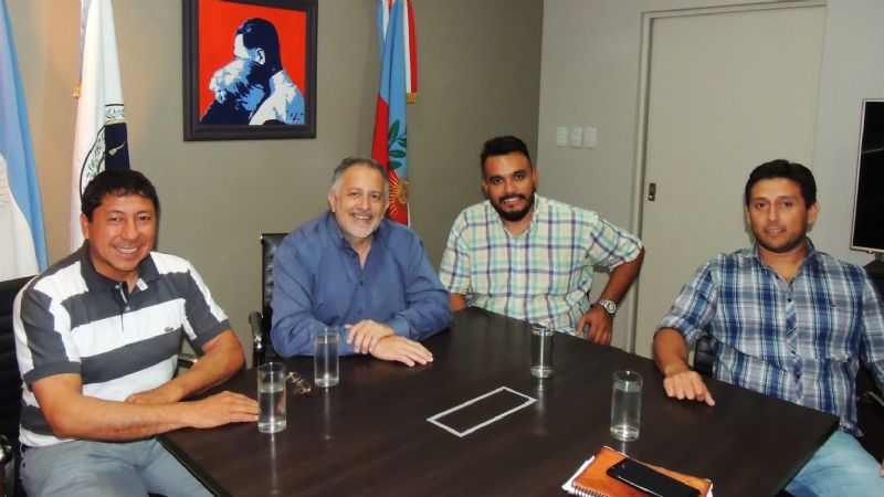 Senadores se reunieron con la Federación de Centros de Estudiantes de IES