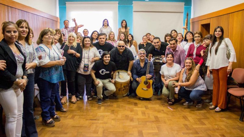 Serenatas sorpresas a las mujeres en su día