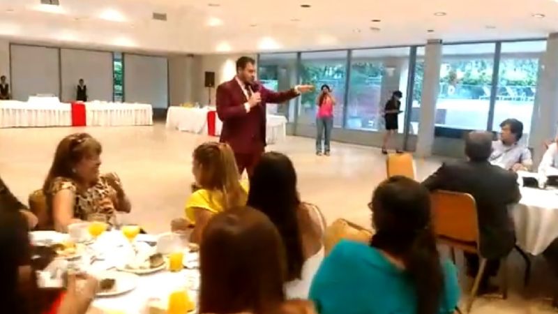 Nicolás Romero deleitó con su voz a las mujeres de Senadores