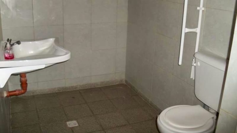 Nuevos sanitarios para la Escuela N°172 de Recreo