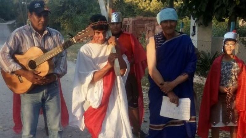 Conmovedoras escenificaciones del Vía Crucis en distintas comunidades