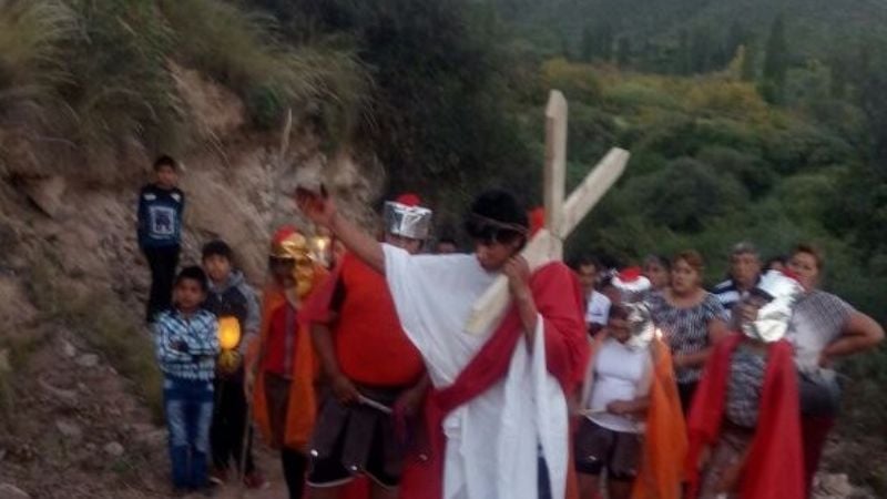 Conmovedoras escenificaciones del Vía Crucis en distintas comunidades