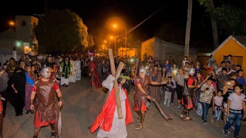 Conmovedoras escenificaciones del Vía Crucis en distintas comunidades