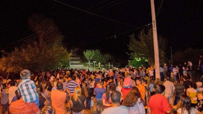 Conmovedoras escenificaciones del Vía Crucis en distintas comunidades