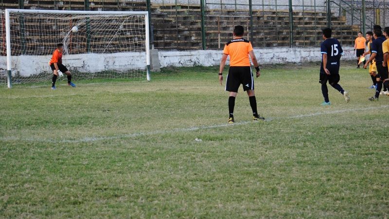 Obreros tuvo su “sábado de gloria” frente a Villa Cubas