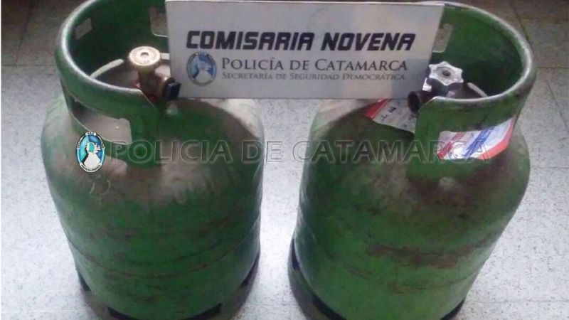 Escapaban con dos garrafas y las abandonaron