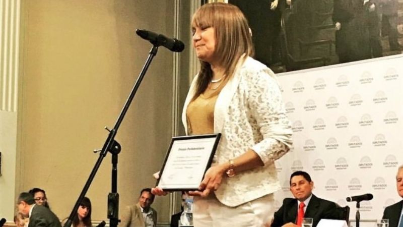 Myrian Juárez recibió premio Parlamentario