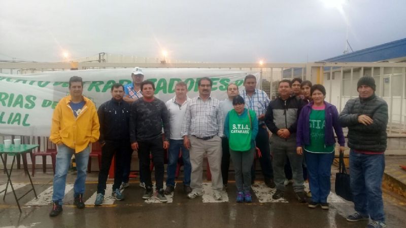 Trabajadores bloquean ingreso a ARCOR en Recreo