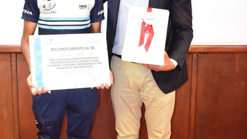 Sánchez reconoció a Álvaro Macías como un emblema del deporte