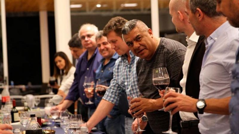 Catamarqueña en la foto borrada de “Chiqui” Tapia