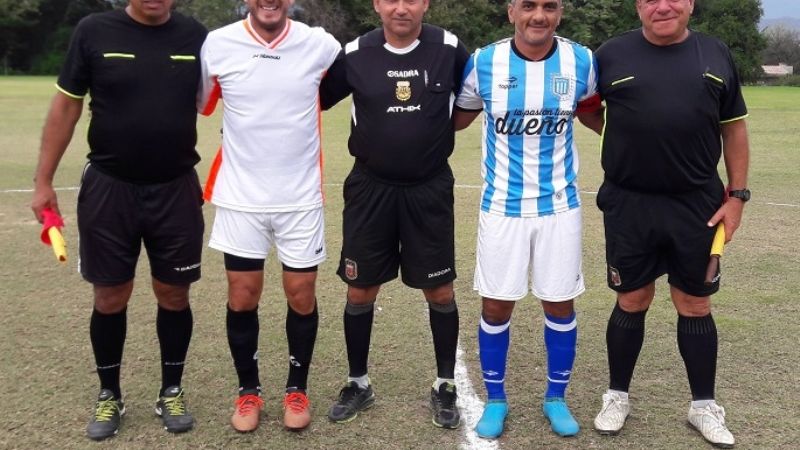 Los “pendex” le “tiraron la chapa” a los “cuervos” viejitos