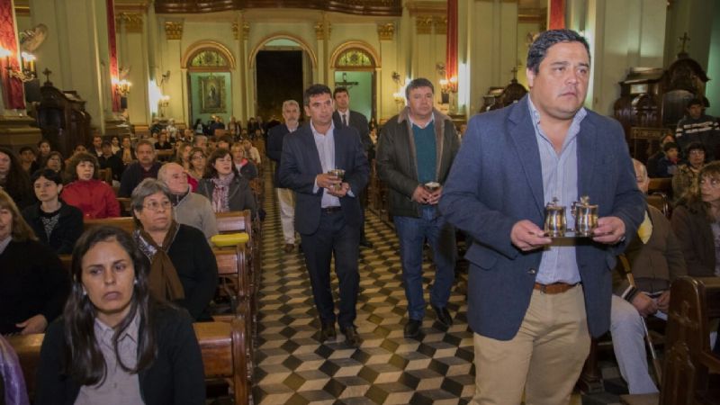 Autoridades provinciales y municipales rindieron su homenaje a la Virgen