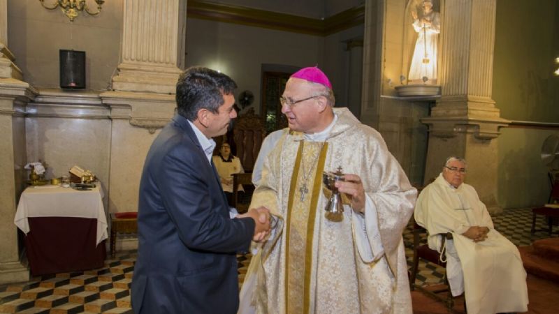 Autoridades provinciales y municipales rindieron su homenaje a la Virgen