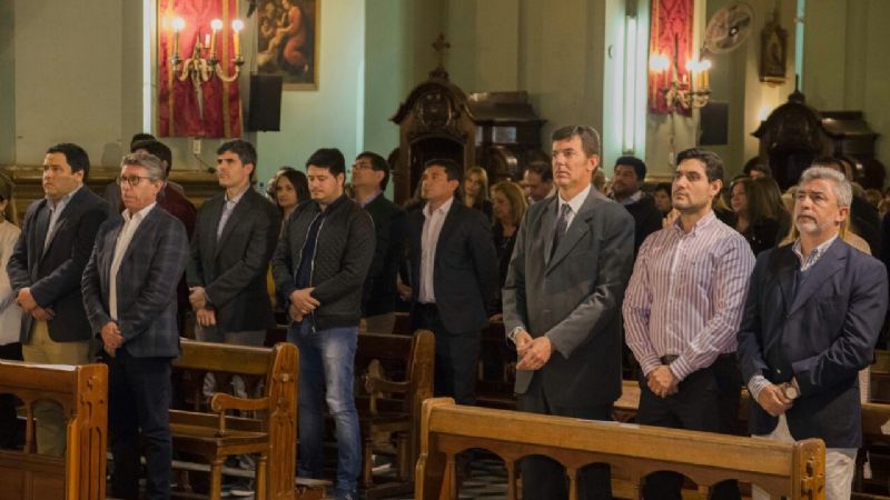 Autoridades provinciales y municipales rindieron su homenaje a la Virgen