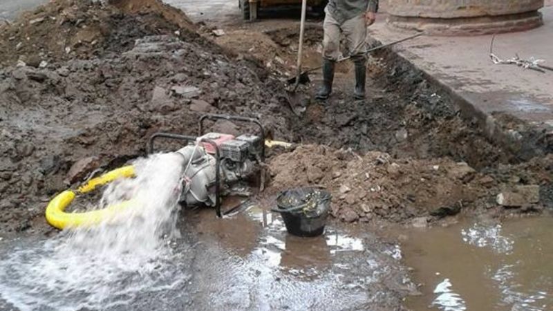 Por trabajos de reparación, restringen el servicio de agua
