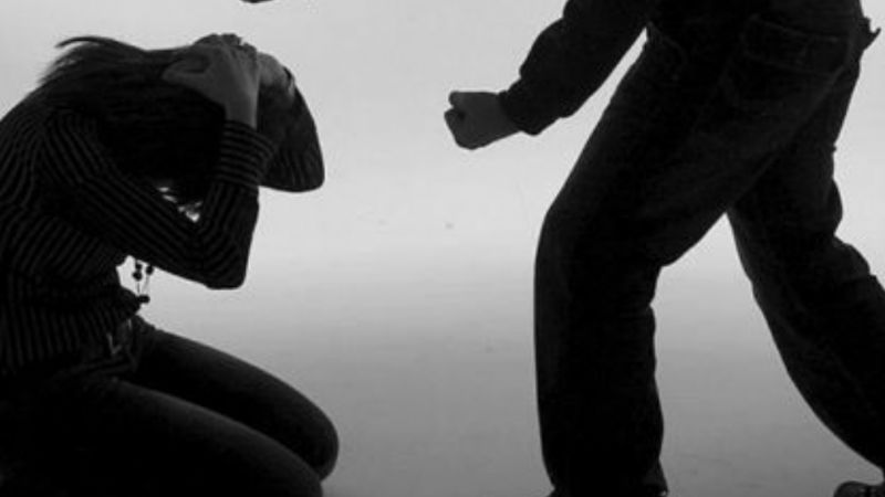 Dos jóvenes a la comisaría por golpear mujeres