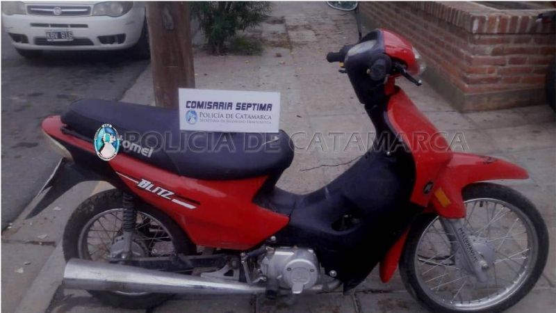 Encontró en su vivienda dos motos abandonadas