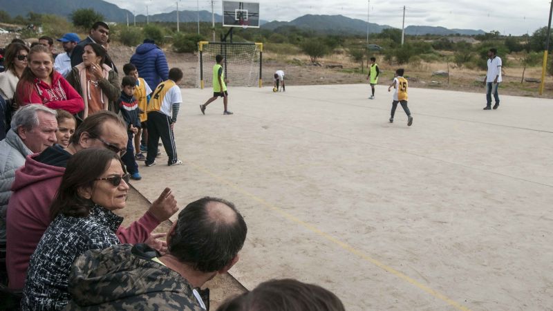 Lucía inauguró un playón deportivo en Valle Chico