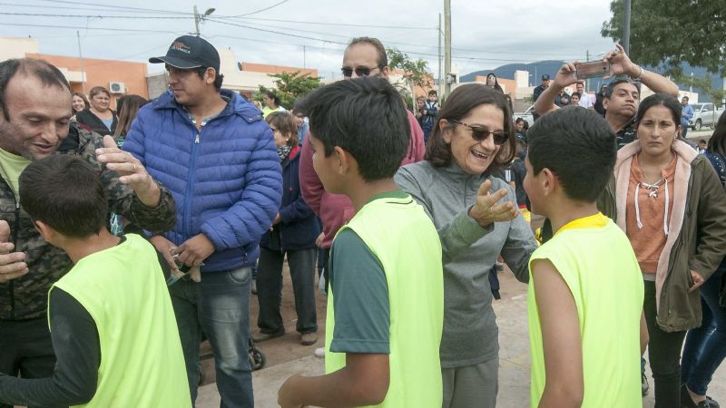 Lucía inauguró un playón deportivo en Valle Chico