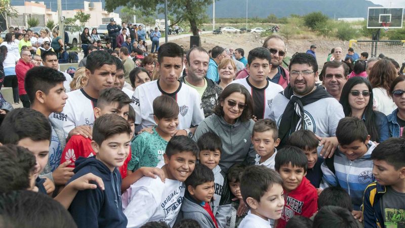 Lucía inauguró un playón deportivo en Valle Chico